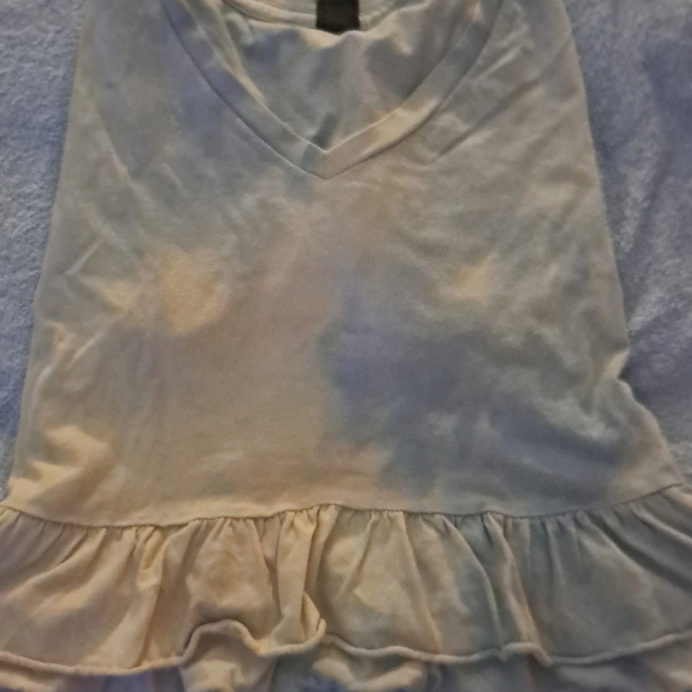 Short-sleeve v cut crop top